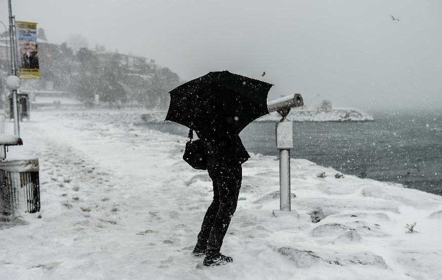 عاصفة ثلجية تتسبب بإلغاء الرحلات في إسطنبول