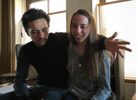 الأمير حسين يسأل أخته على "انستجرام":  شو بضحكك لما بحكي معك!