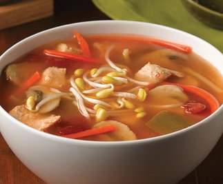 حساء الدجاج على الطريقة التايلندية