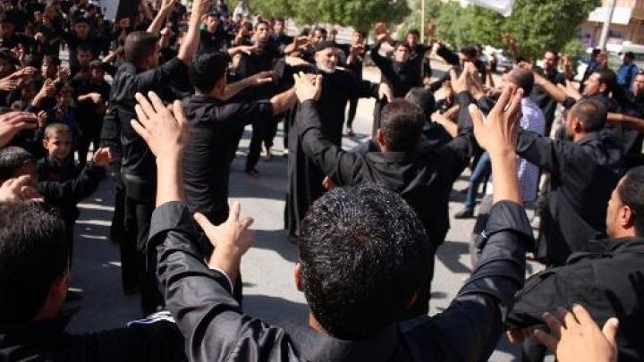 مئات آلاف الشيعة يحيون ذكرى عاشوراء في كربلاء