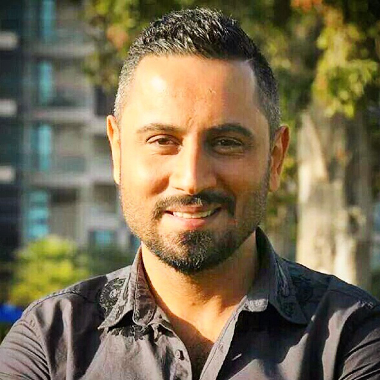 صور تنشر للمرة الاولى.. تعرفوا على زوجة قيس الشيخ نجيب وابنه!