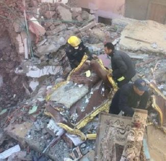 بالصور: مقتل 3 أشخاص إثر انهيار  مبنى في المنصورة بمصر