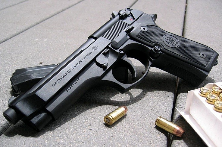 طفل لبناني بالرابعة من عمره يقتل أمه بالرصاص