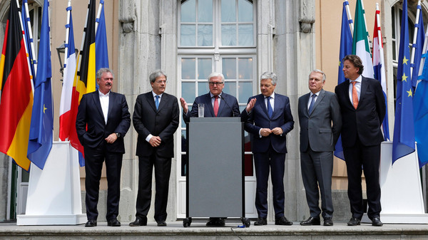 مؤسسو الاتحاد الأوروبي يطالبون بريطانيا بالخروج الفوري من الاتحاد