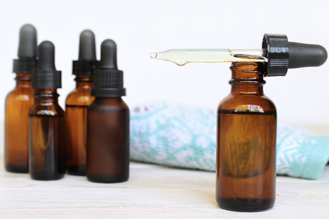 اكتشفي أهم الأخطاء التي تقعين فيها عند استخدام زيوت الوجه