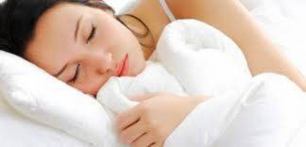 النوم الزائد يحمي النساء من السكري.. لكنه يضر الرجال