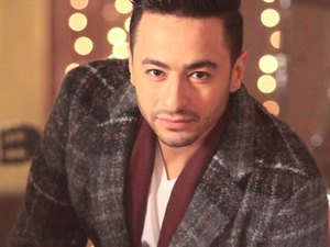 بالفيديو : موقف صعب يفقد حمادة هلال أعصابه أمام الجمهور!