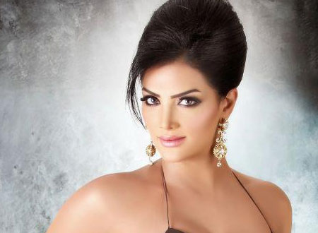 بالصور :  حورية فرغلي تنشر صوراً غريبة بثياب ممزقة !!