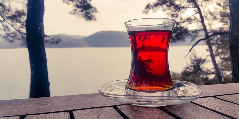 هل من الممكن أن يكون كوب الشاي الذي بين يديك سماً قاتلاً؟