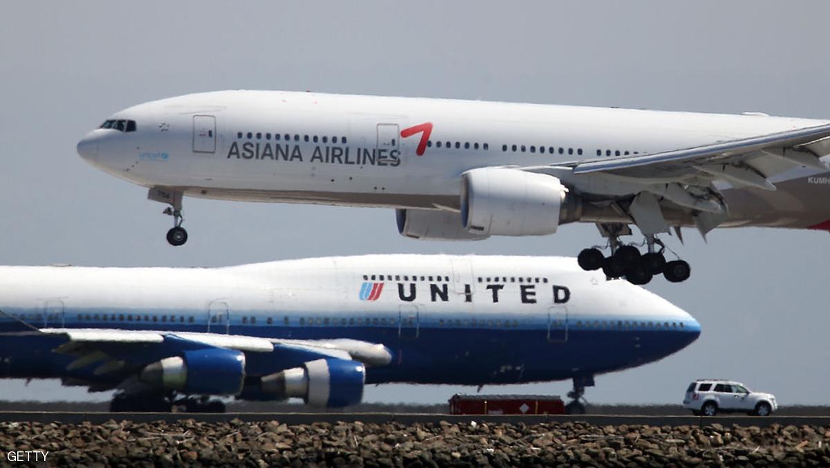 دخان يعيد طائرة أميركية للمطار بعد 7 ساعات طيران