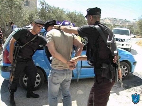 الشرطة تعتقل 5 مواطنين إثر شجار عائلي وقع بين عائلتين في الخليل