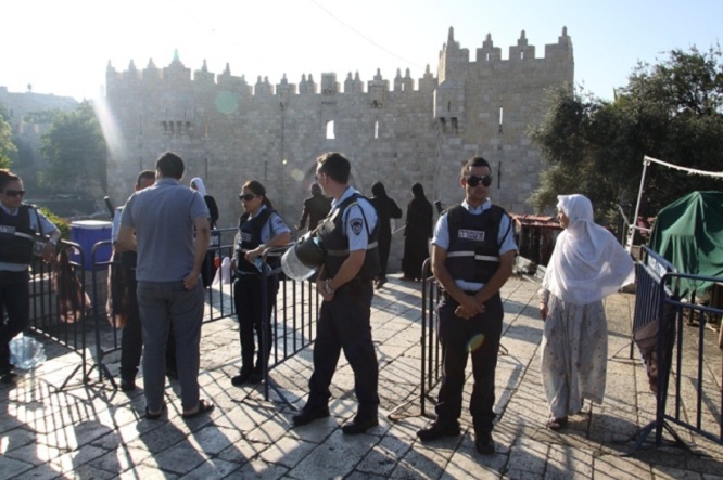 سلطات الاحتلال تقرر إبعاد 3 مقدسيين وتغريمهم مالياً