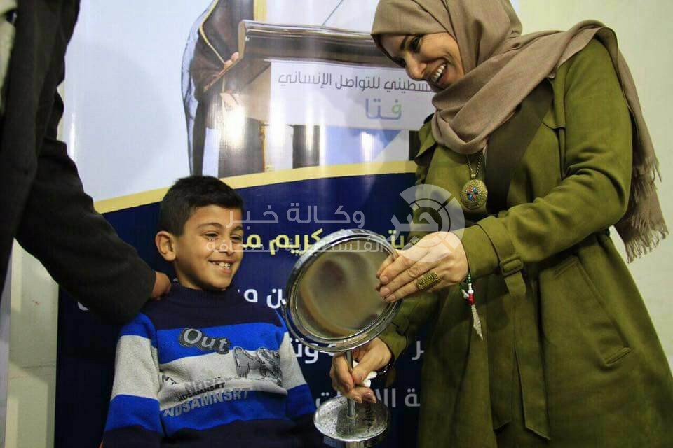 بالصور: د. جليلة دحلان تلتقي المستفيدين من مشروع العين الصناعية