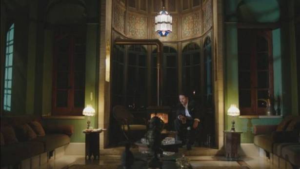 بالفيديو: إبن رامي عياش يعزف على البيانو برجليه