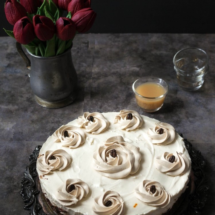 تشيز كيك القهوة العربية والتمر