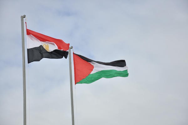 وفود الفصائل الفلسطينية تغادر القاهرة متجهة إلى غزة