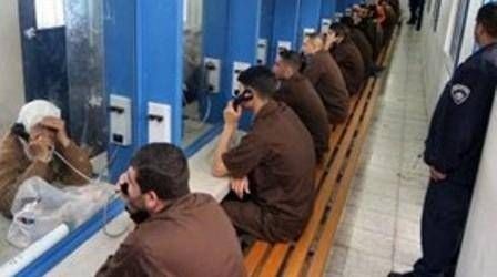 أهالي أسرى غزة يتمكنون من زيارة أبنائهم بسجن نفحة