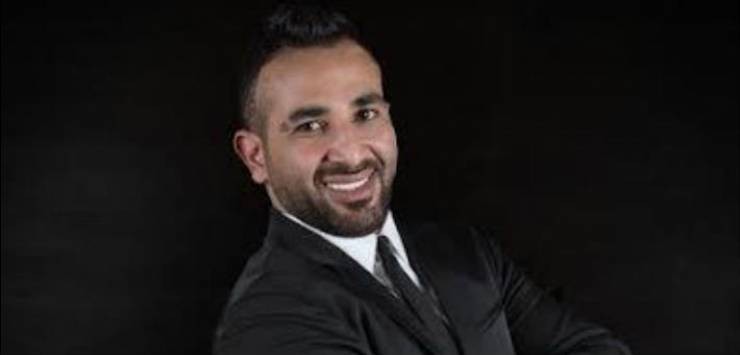 بالصورة :   أحمد سعد يتعرض للسخرية بسبب رومنسيته مع سمية الخشاب.!!