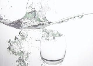 "حمية المياه" هل تصبح سبيلاً جديداً للنحافة؟؟