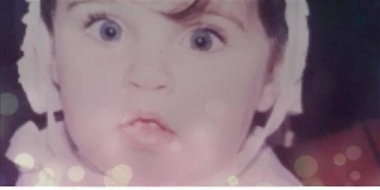 هل تعلم إلى أيّ نجمة يعود هذا الوجه الطفولي الجميل؟!