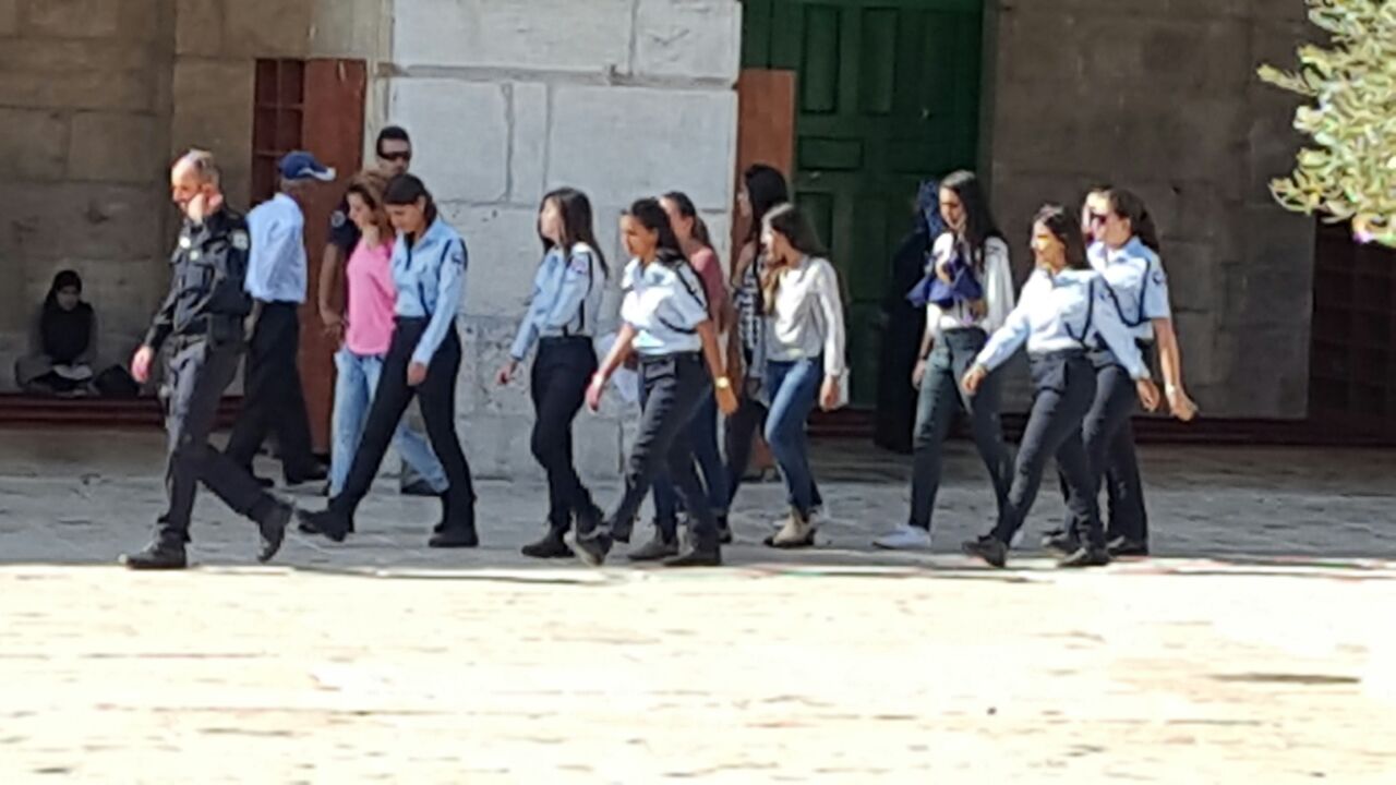 عناصر الشرطة النسائية تقتحم الأقصى من باب المغاربة