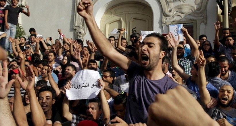 تونس .. الاحتجاجات تعود وحظر التجوال من جديد