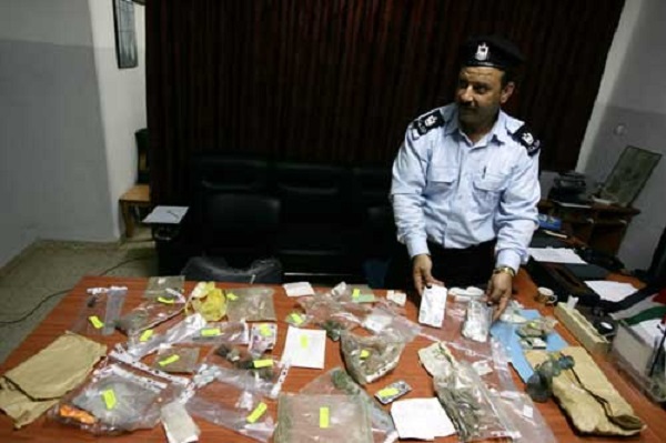 شرطة جنين تضبط مواد يشتبه أنها مخدرة