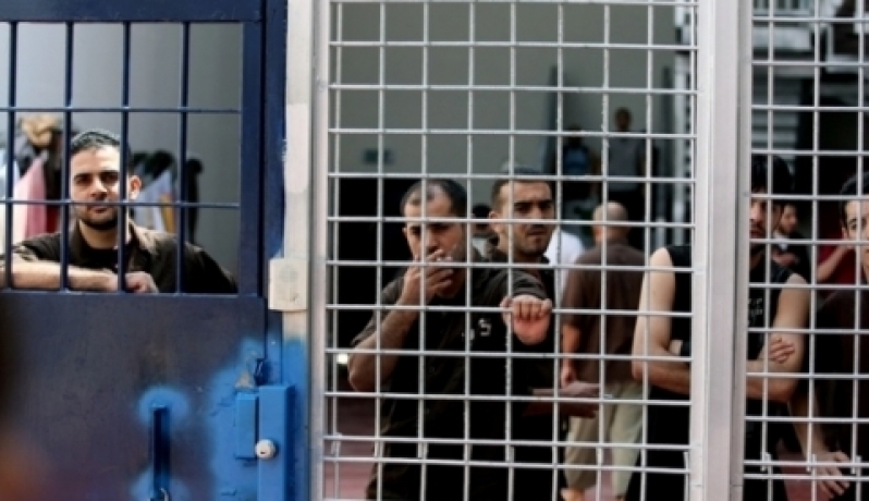 منظمة العفو الدولية تطالب بتحرير كافة المعتقلين الإداريين أو محاكمتهم محاكمة عادلة