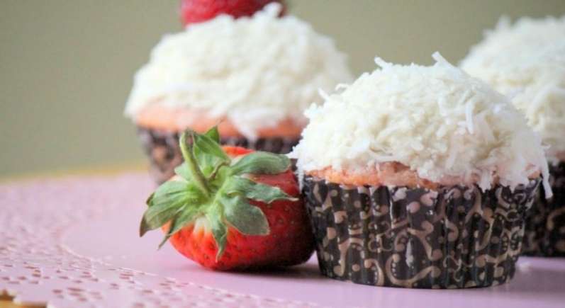 الكب كيك بجوز الهند