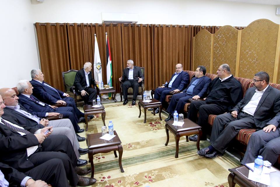 حماس تطالب لجنة الانتخابات بالحفاظ على الحيادية
