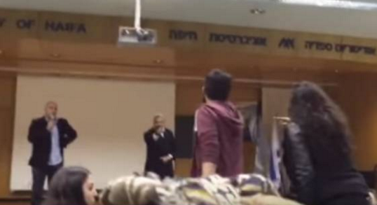بالفيديو : طلبة جامعة حيفا يهاجمون سياسي مصري لإهانته النضال الفلسطيني