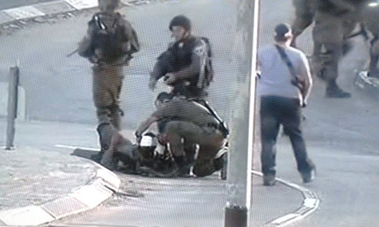 الاحتلال يعلن عن مقتل أحد الجنود متأثراً بجراحٍ أصيب بها في عملية دهس بالخليل