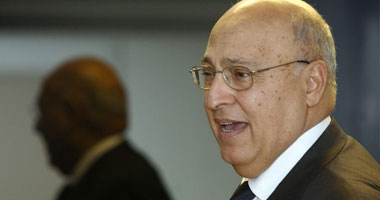 موظفي السلطة في غزة سيحالون الى التقاعد وموظفي حماس الى سلم الرواتب