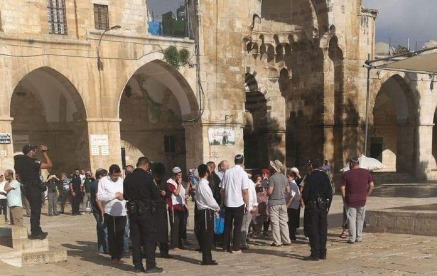 تحت حراسة مشددة