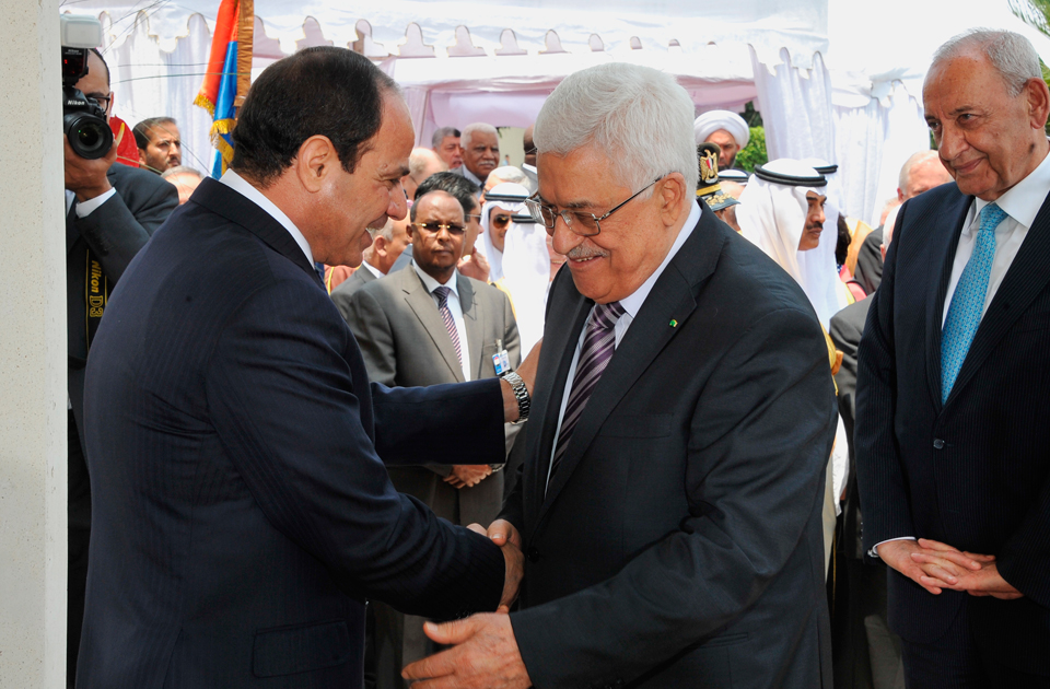 الرئيس عباس يلتقي نظيره المصري ويبحث معه آخر تطورات القضية الفلسطينية