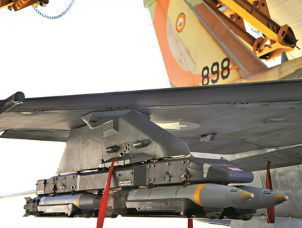 بالصور : جيش الاحتلال يكشف .. هذه القنبلة التى دمرت مباني قطاع غزة