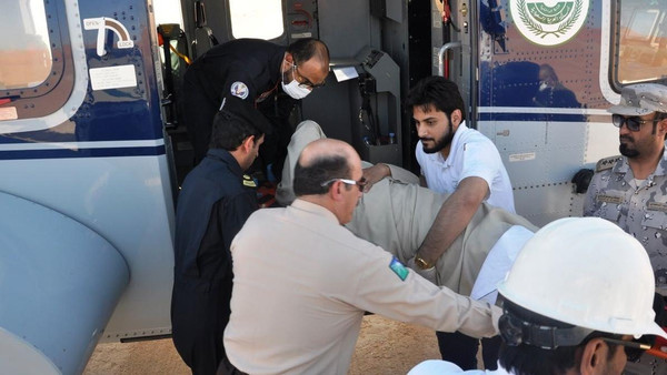 بالصور: طيران الأمن ينقذ إماراتياً تعرض لحادث في الربع الخالي