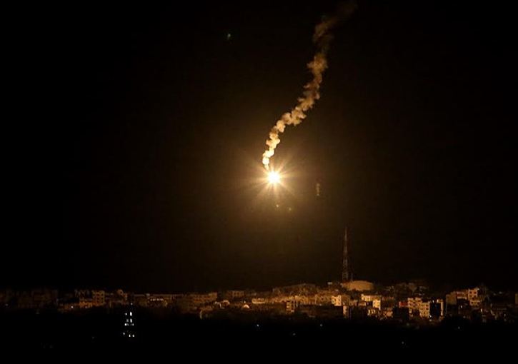 إطلاق نار وقنابل ضوئية إسرائيلية شرق المغازي