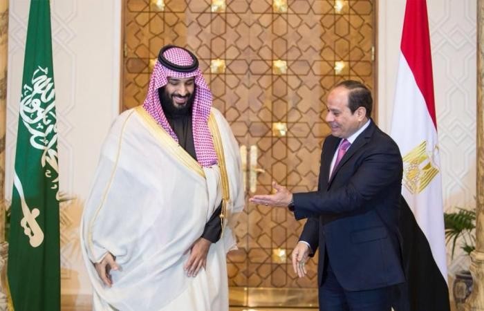 في أول زيارة خارجية له... بن سلمان يصل القاهرة
