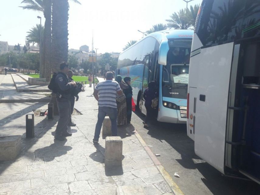 الاحتلال يواصل منع أهالي أم الفحم من الصلاة بالأقصى