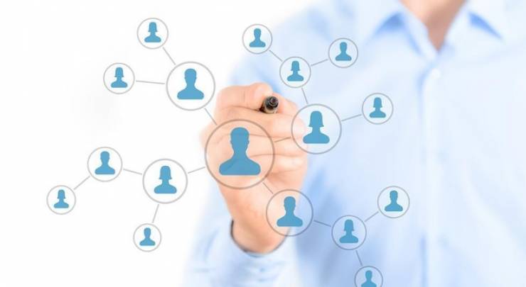 صور: كيف ستكون مواقع التواصل الاجتماعي لو تحولت لبشر؟!