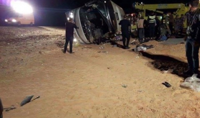 إصابات إثر انقلاب سيارتين طاردتهما  قوات الاحتلال بالخليل