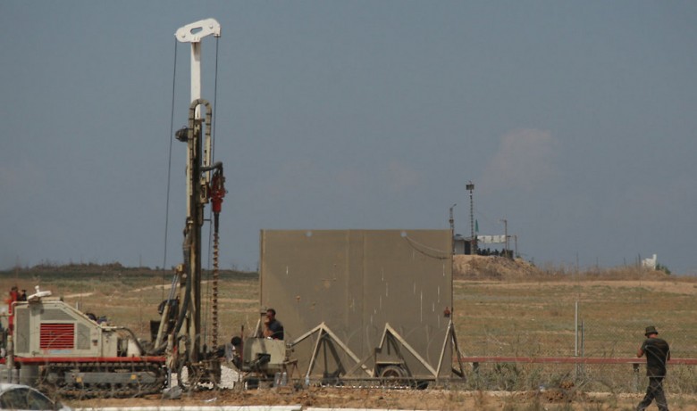 الاحتلال يبدأ بإنشاء جدار أسمنتي حول غزة