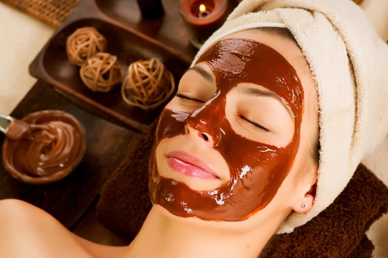 رطّبي بشرتك الجافة بماسك الكاكاو والعسل