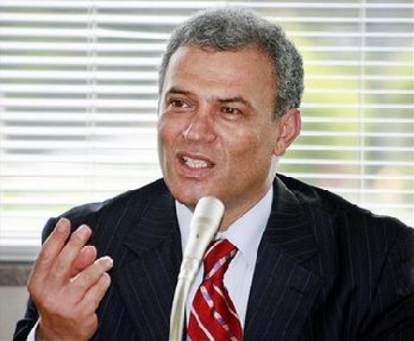 "سرقة طبلون كهرباء واعفاء ضريبة سيارة":  وزير يترك مهمته الرسمية في غزة ويتطرق لحل مشاكله الشخصية