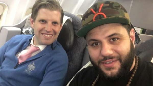 من هو الفلسطيني الذي جلس بجانب ابن ترامب طوال 6 ساعات في الطائرة؟