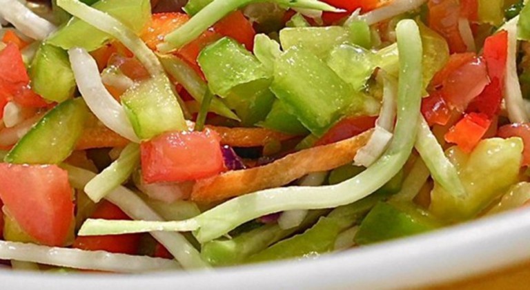 سلطة الملفوف بالخضار