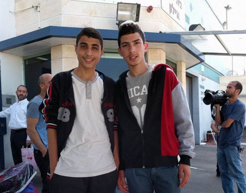 فتيان مقدسيان يسلمان نفسيهما لإدارة سجن الرملة‎