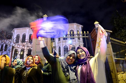 بالصور : "العدالة والتنمية" يكسر كل التوقعات ويحقق فوزاً كبيراً في انتخابات البرلمان "محدث"