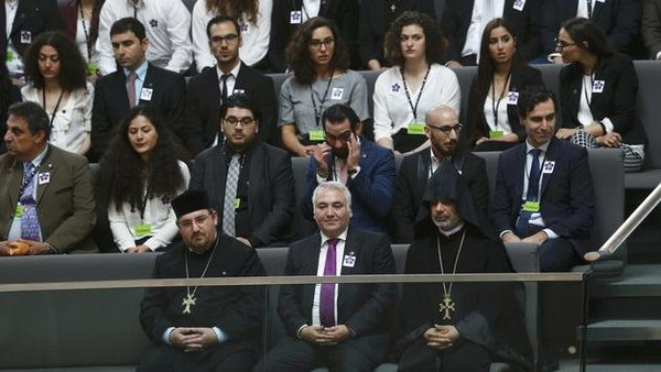 "إبادة الأرمن" تهدد مستقبل العلاقة بين ألمانيا وتركيا